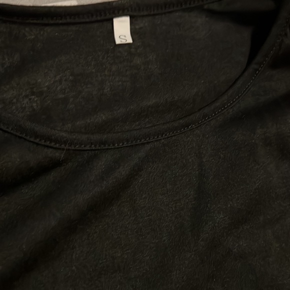 NWOT SMALL BLACK FRINGED SLEEVE TEE - Picture 7 of 7